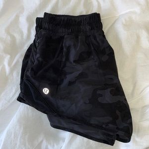 Lululemon Hotty Hot Short 2.5